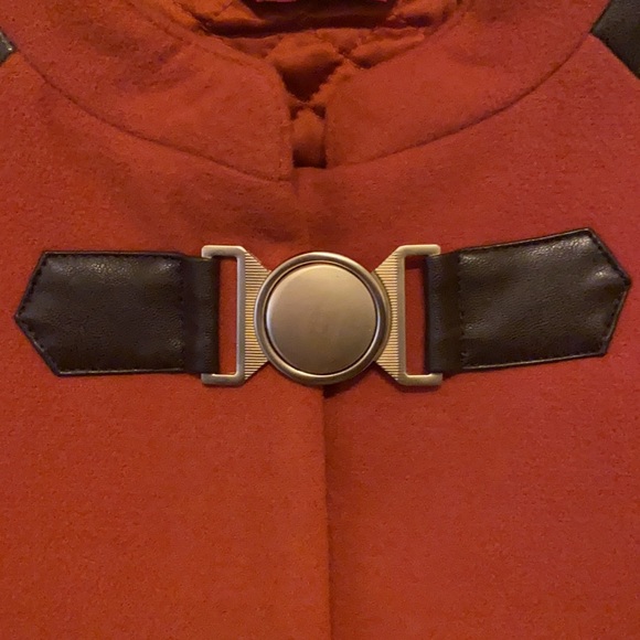 Gilli Cape - Picture 3 of 7